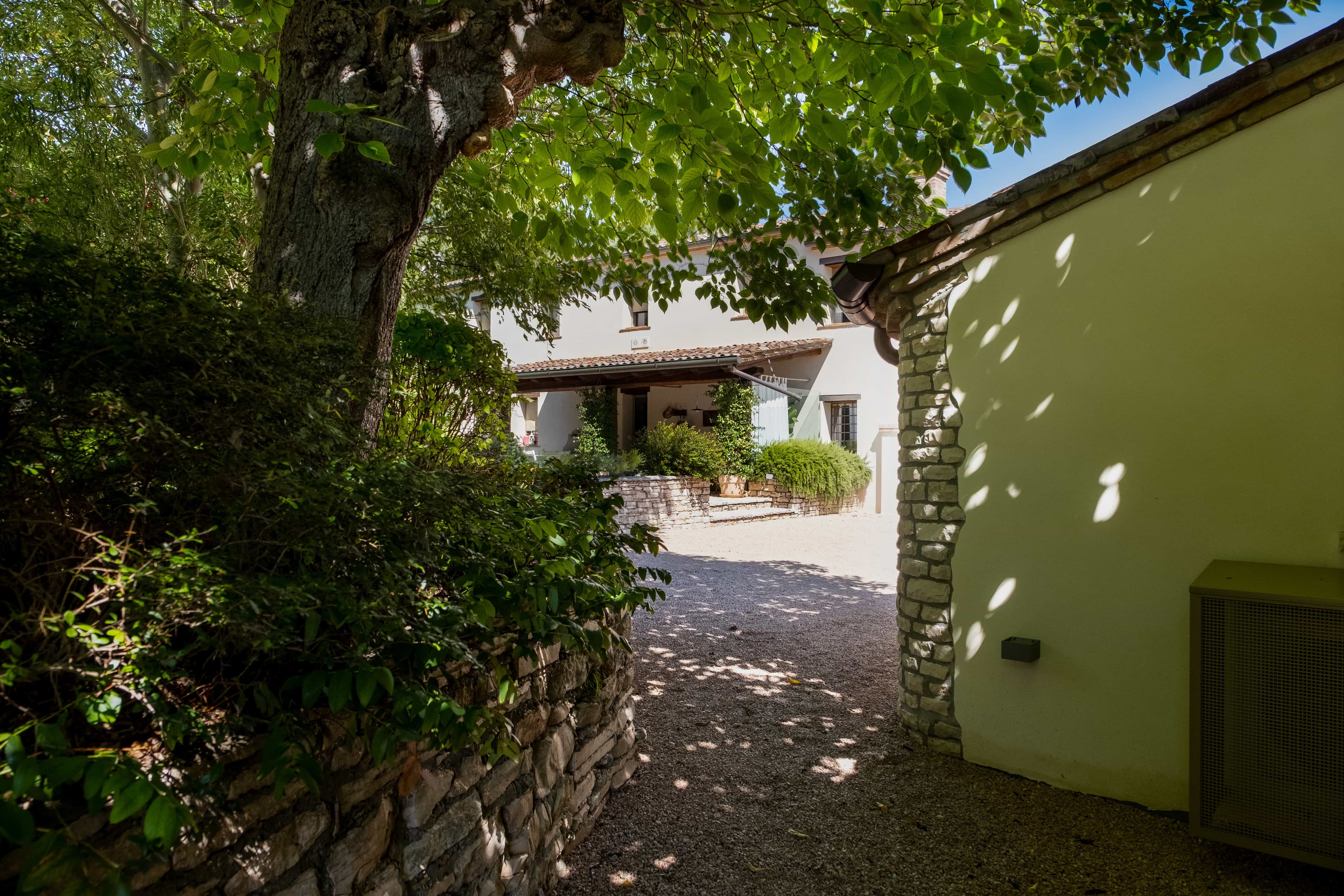 Portico laterale