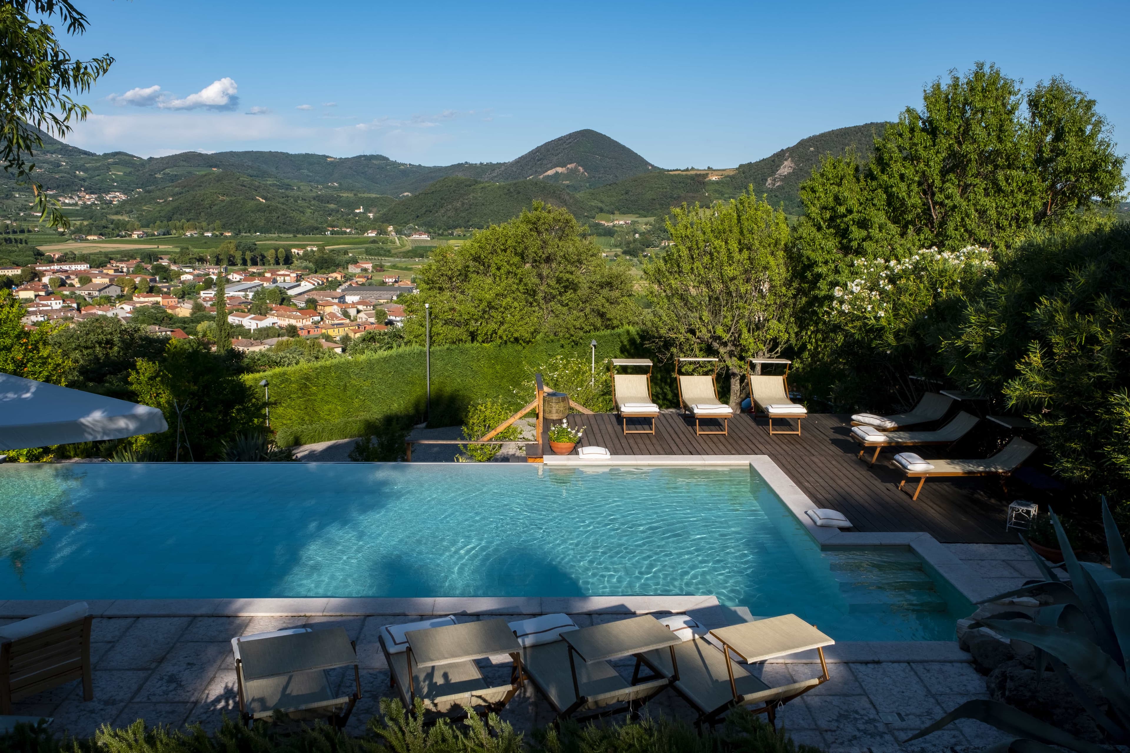 Piscina vista sui colli euganei
